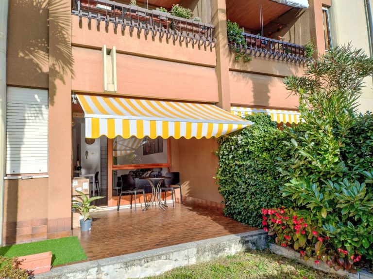 By the lake | Boeken bij Flickmyhouse