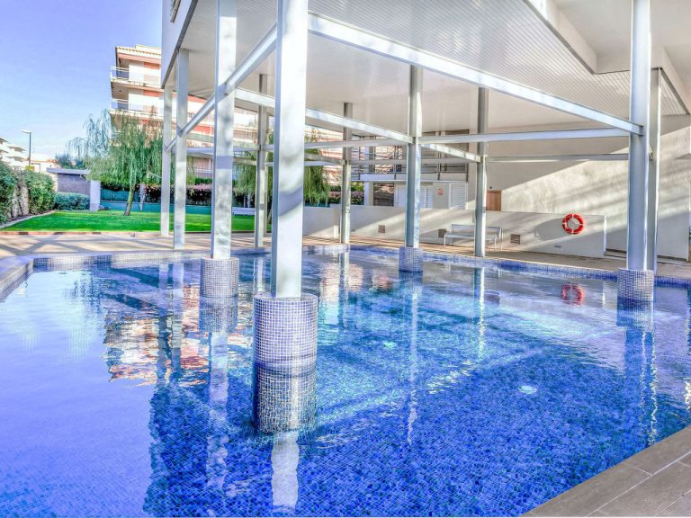 Marina Palace | Boeken bij Flickmyhouse