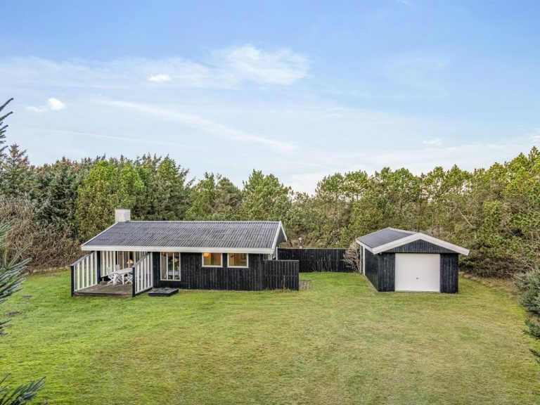 "Star" - 600m from the sea | Boeken bij Flickmyhouse