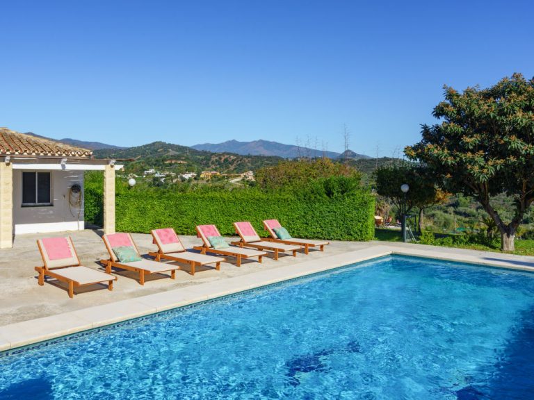 Villa Hermana | Boeken bij Flickmyhouse