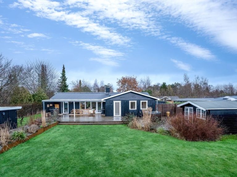 "Runhild" - 450m from the sea | Boeken bij Flickmyhouse