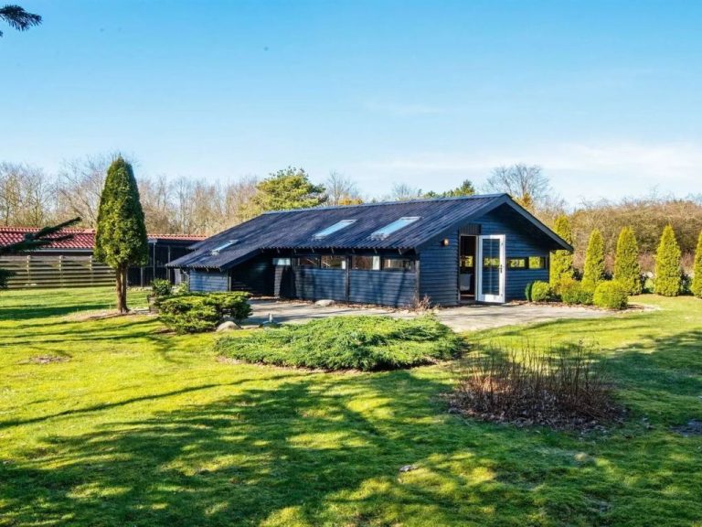 "Reino" - 30km from the sea | Boeken bij Flickmyhouse