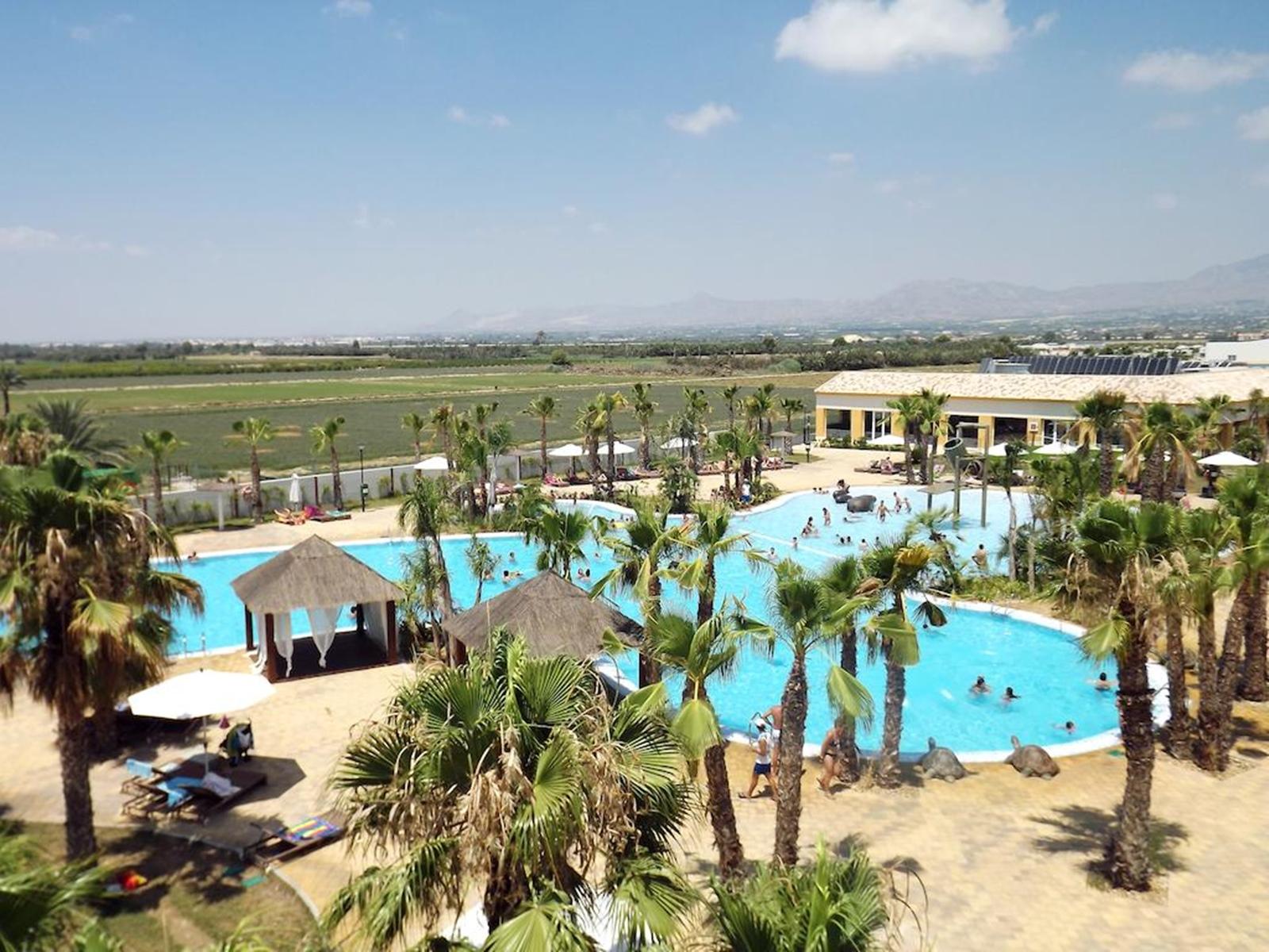 LiggingAlannia Costa Blanca ligt in het binnenland van de Costa Blanca