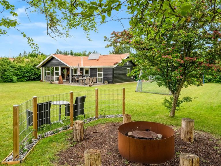 "Tian" - 400m to the inlet | Boeken bij Flickmyhouse