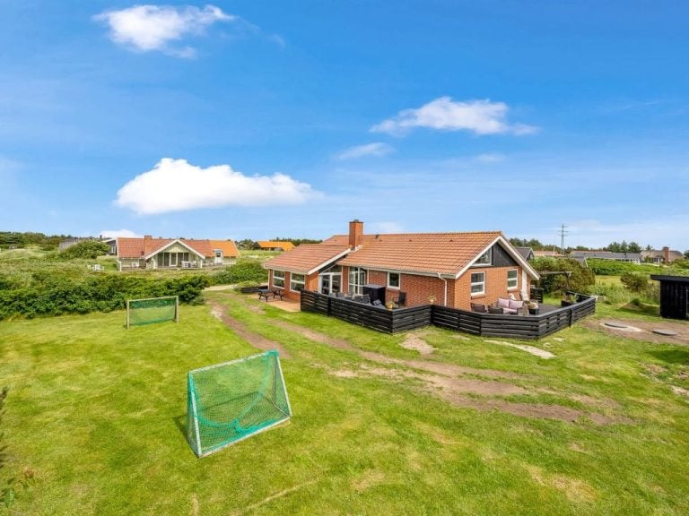 "Elviira" - 600m from the sea | Boeken bij Flickmyhouse