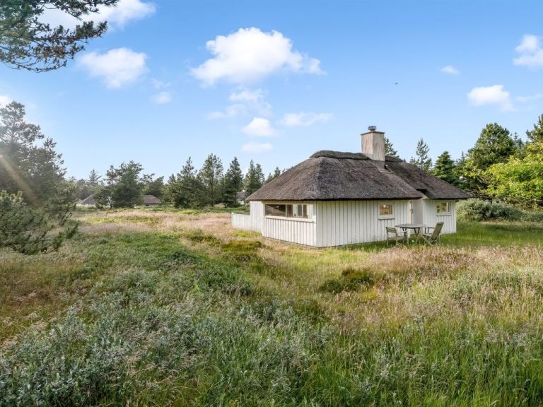 "Elenor" - 1.1km from the sea | Boeken bij Flickmyhouse