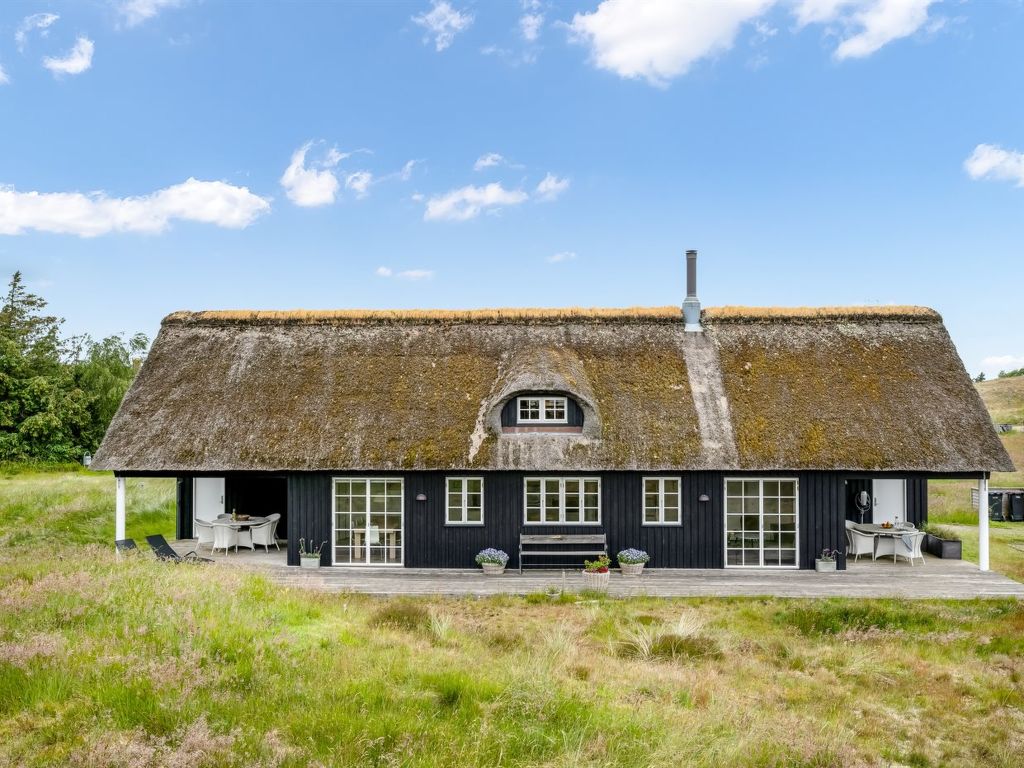 "Helmi" - 1.5km from the sea | Boeken bij Flickmyhouse