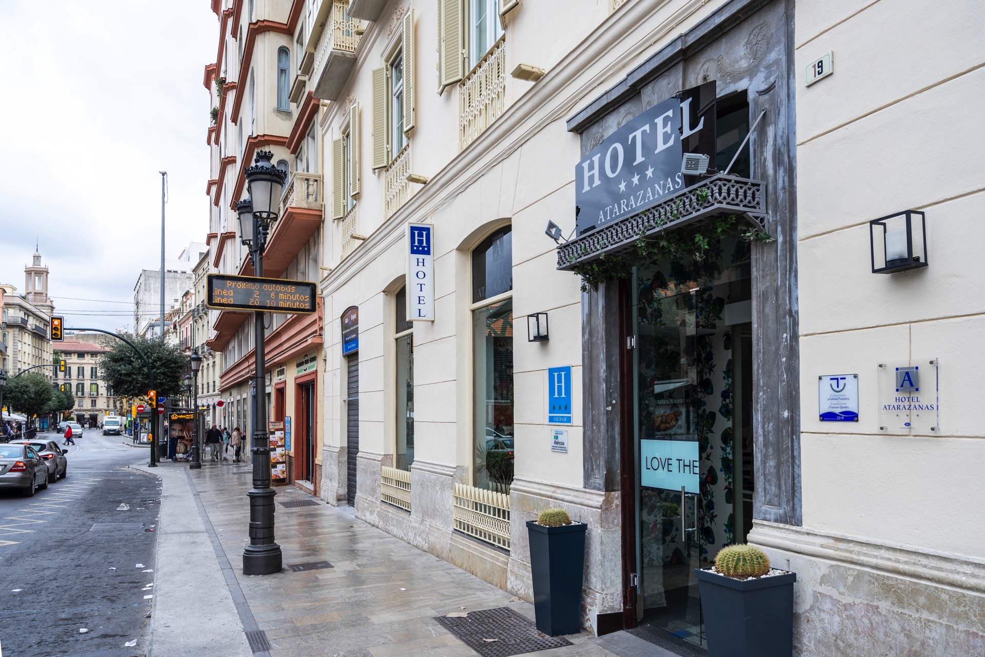 LiggingDit hotel ligt middenin het historische centrum van Málaga.  HotelfaciliteitenDit boetiekhotel is gevestigd in een gerestaureerd gebouw uit de 19de eeuw