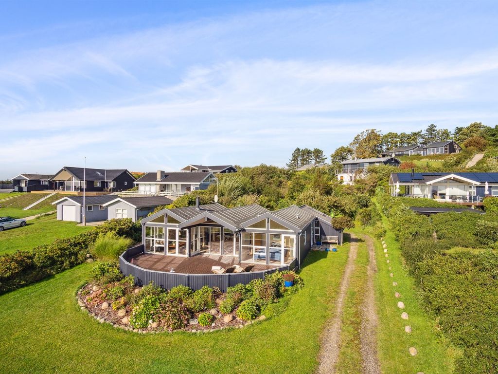 "Iivari" - 70m from the sea | Boeken bij Flickmyhouse