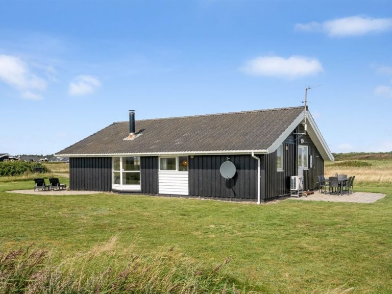 "Eemil" - 700m from the sea | Boeken bij Flickmyhouse
