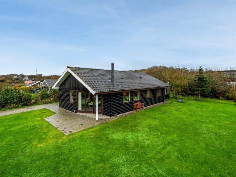 "Ensio" - 300m to the inlet | Boeken bij Flickmyhouse