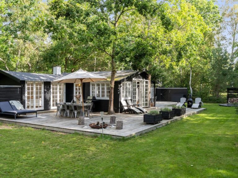 "Torben" - 750m from the sea | Boeken bij Flickmyhouse