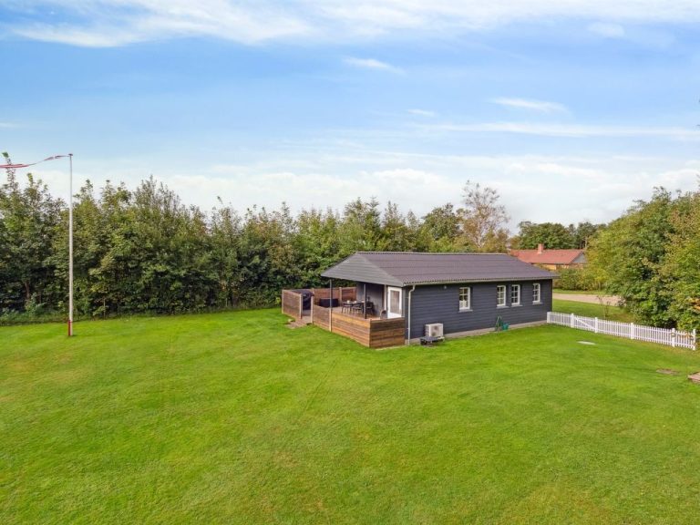 "Jobst" - 600m to the inlet | Boeken bij Flickmyhouse