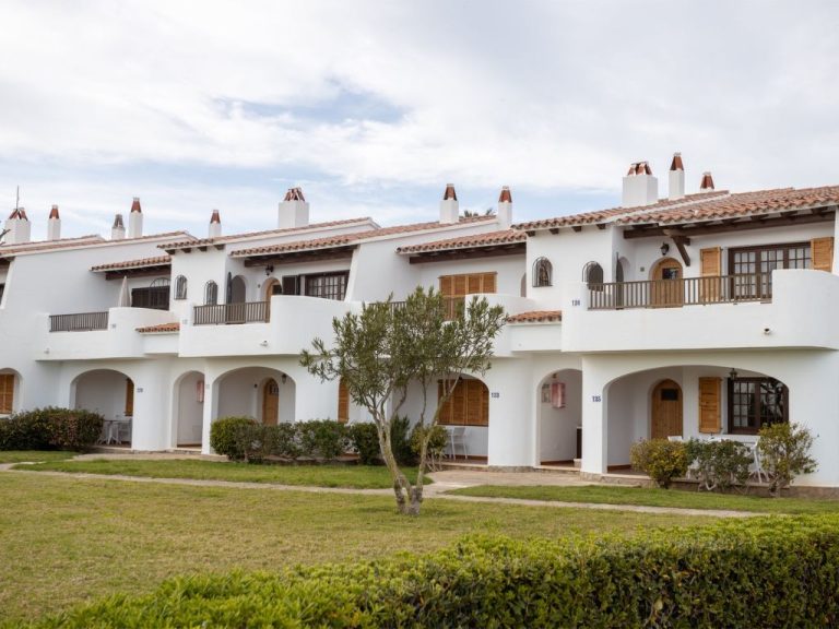 Son Bou Gardens Apt 3 dorm | Boeken bij Flickmyhouse