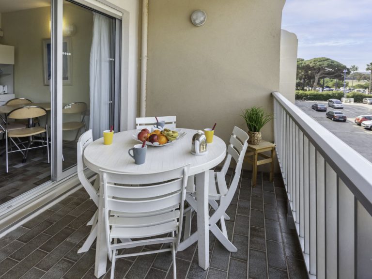 Port de La Gavine | Boeken bij Flickmyhouse