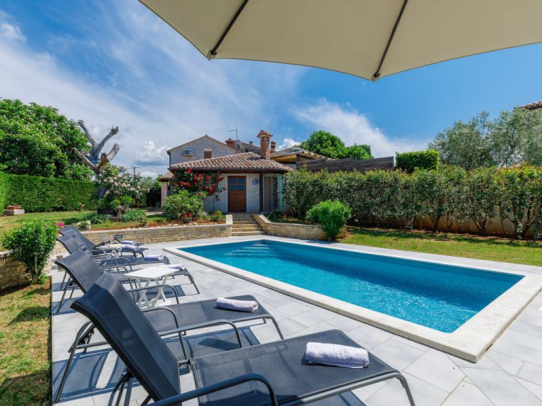 Villa Dina | Boeken bij Flickmyhouse