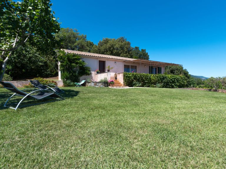 Maison Christian | Boeken bij Flickmyhouse