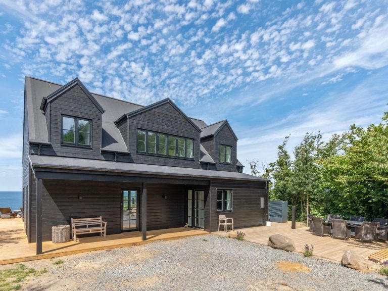 "Thormoth" - 200m from the sea | Boeken bij Flickmyhouse