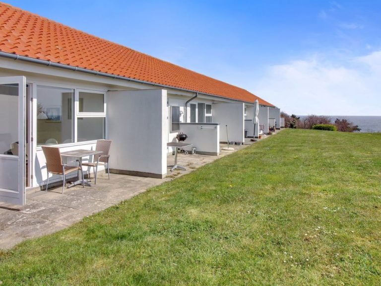 "Mia" - 200m from the sea | Boeken bij Flickmyhouse