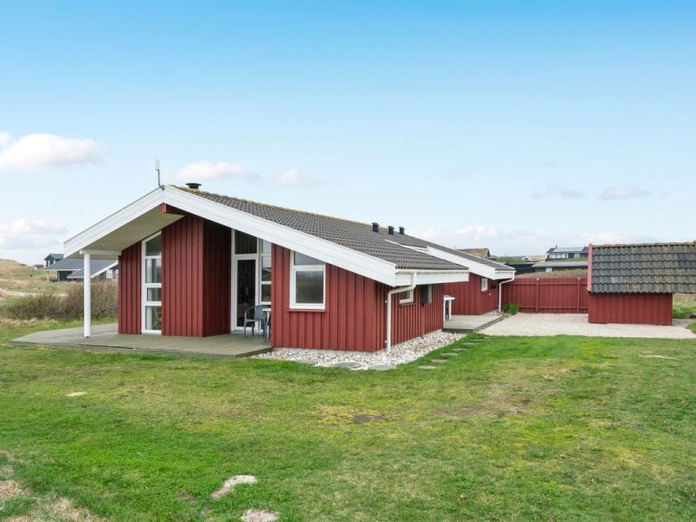 "Emi" - 250m from the sea | Boeken bij Flickmyhouse