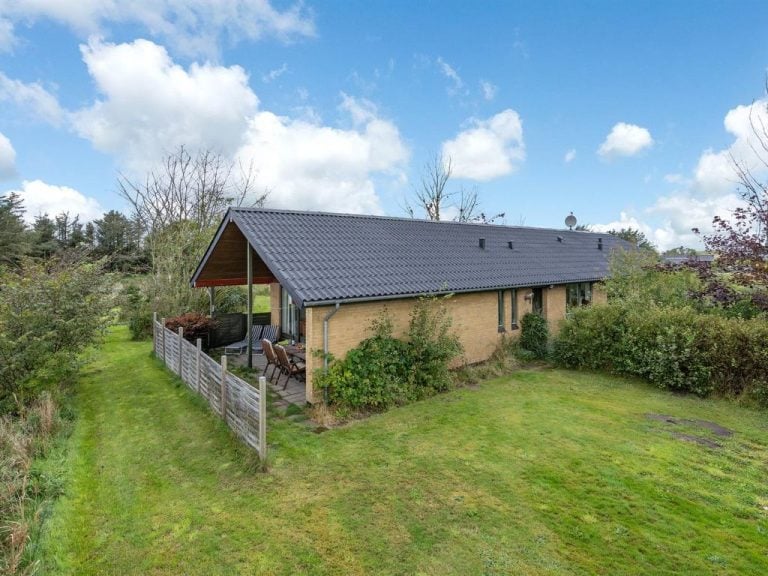 "Urho" - 500m from the sea | Boeken bij Flickmyhouse