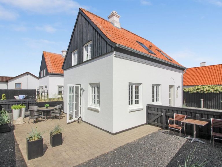 "Nisse" - 500m from the sea | Boeken bij Flickmyhouse
