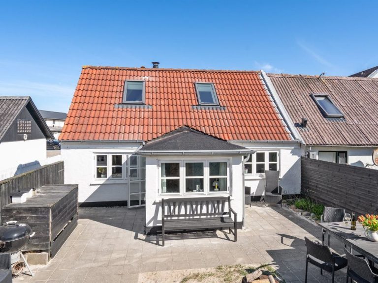 "Eyla" - 200m from the sea | Boeken bij Flickmyhouse