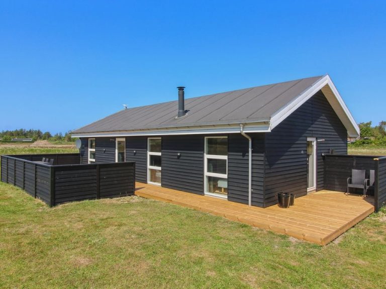 "Elenore" - 900m from the sea | Boeken bij Flickmyhouse