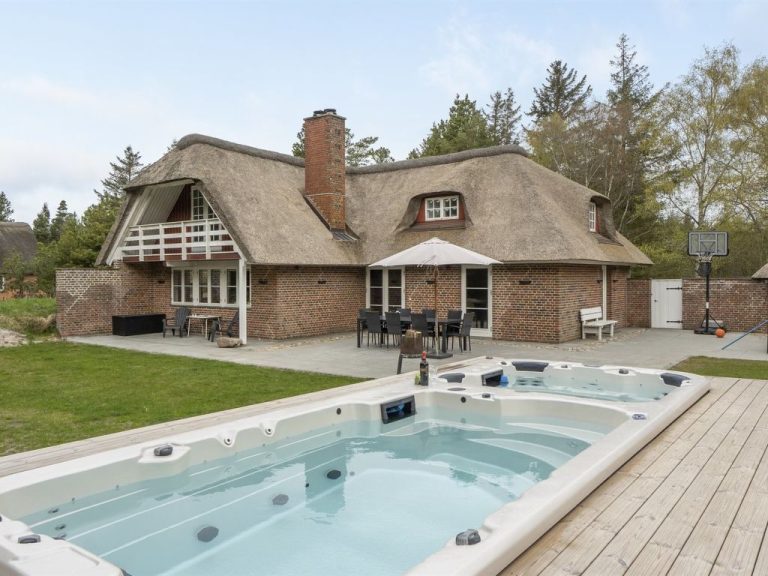 "Romy" - 3.5km from the sea | Boeken bij Flickmyhouse