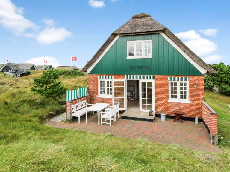"Liselott" - 300m from the sea | Boeken bij Flickmyhouse