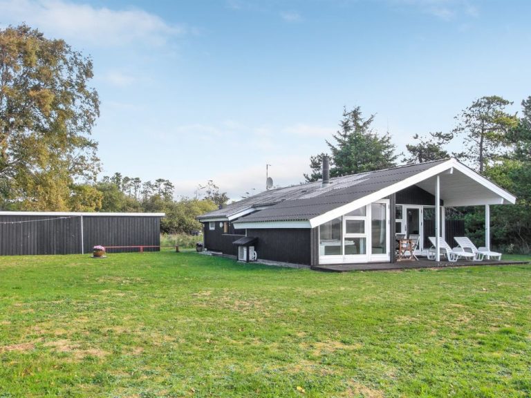 "Tuulikki" - 1.6km from the sea | Boeken bij Flickmyhouse