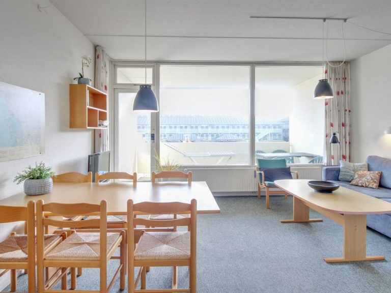 "Britt" - 100m from the sea | Boeken bij Flickmyhouse