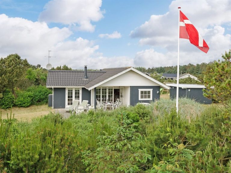 "Dines" - 1km from the sea | Boeken bij Flickmyhouse