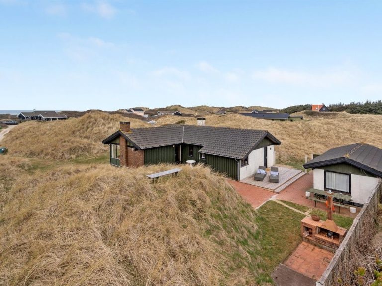 "Thorid" - 200m from the sea | Boeken bij Flickmyhouse