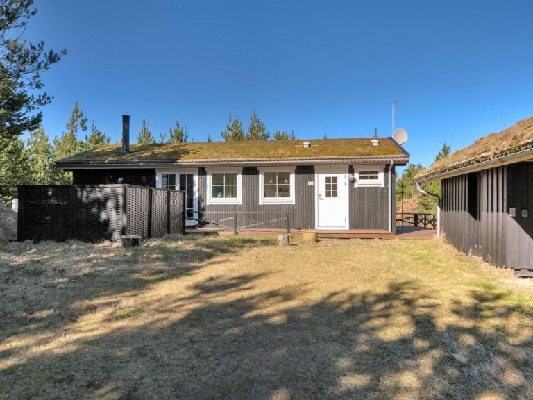 "Eimi" - 1.5km from the sea | Boeken bij Flickmyhouse