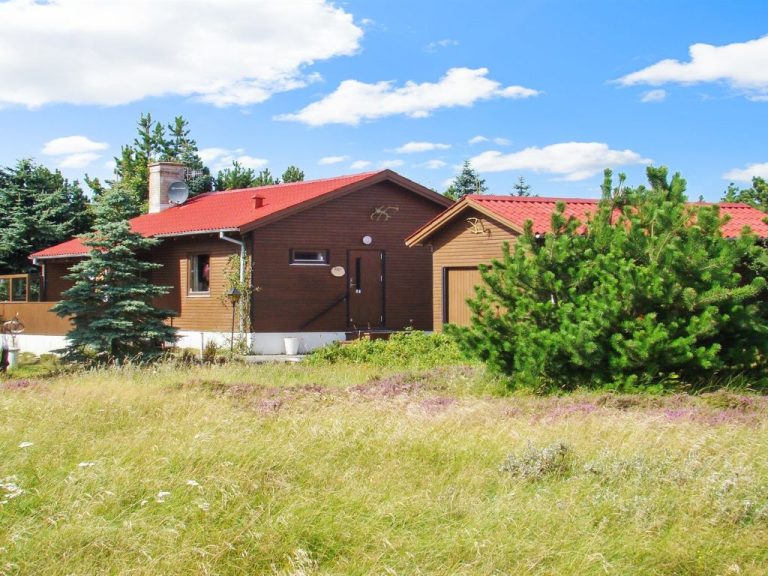 "Eine" - 800m from the sea | Boeken bij Flickmyhouse