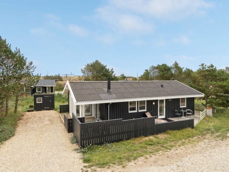 "Mads" - 950m from the sea | Boeken bij Flickmyhouse