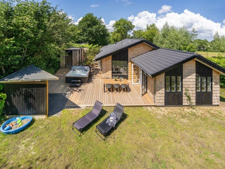 "Kerkko" - 150m from the sea | Boeken bij Flickmyhouse