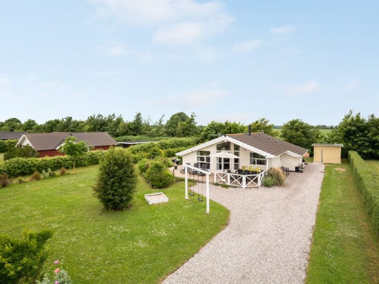 "Tjakko" - 700m from the sea | Boeken bij Flickmyhouse