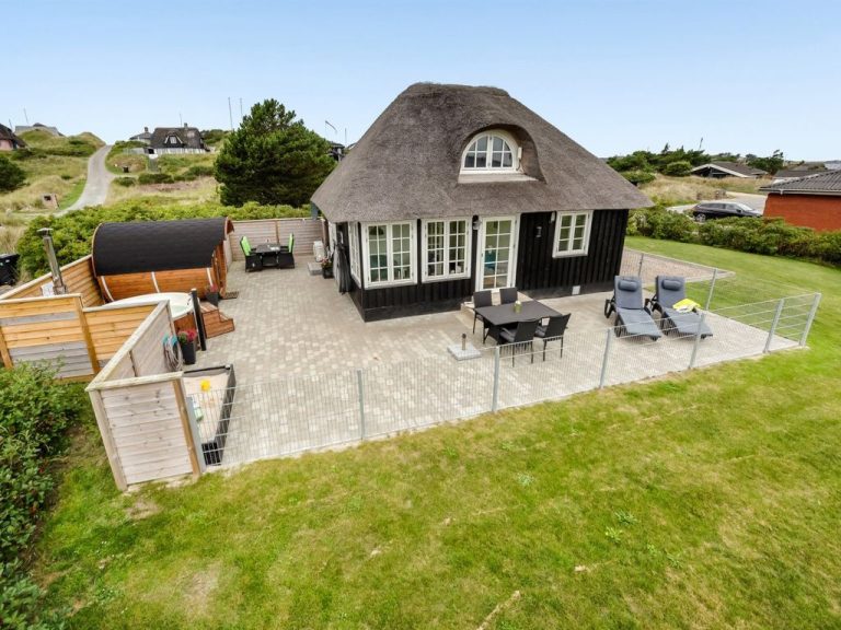 "Ulva" - 400m from the sea | Boeken bij Flickmyhouse