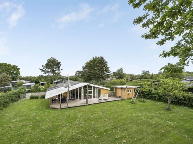 "Virpi" - 400m from the sea | Boeken bij Flickmyhouse