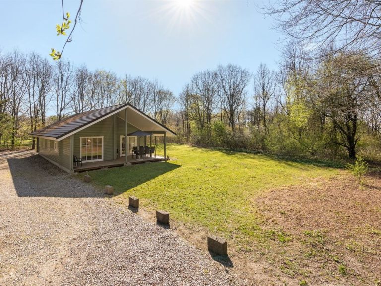 "Eryka" - 28km from the sea | Boeken bij Flickmyhouse