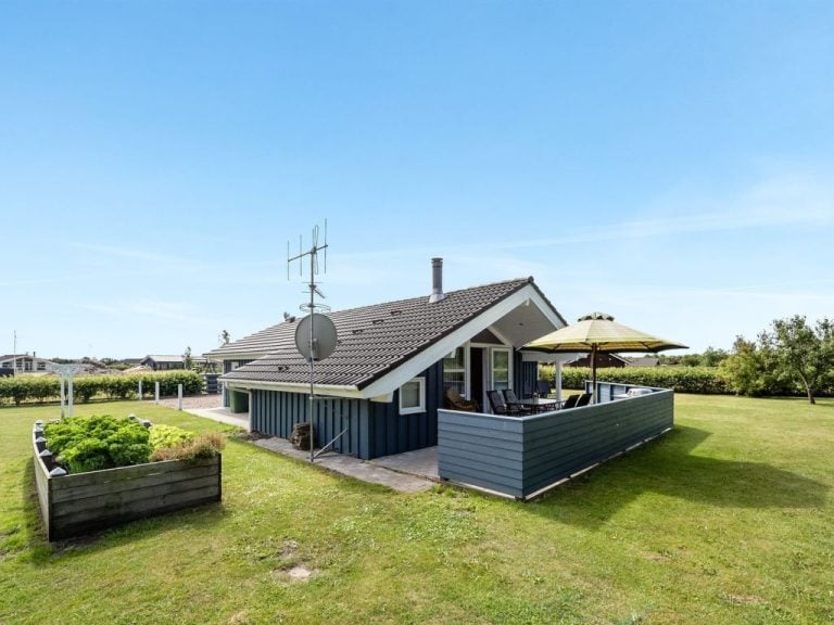 "Tobbi" - 1.1km to the inlet | Boeken bij Flickmyhouse