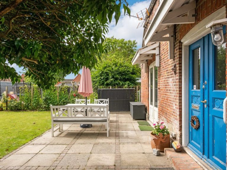 "Elma" - 24km from the sea | Boeken bij Flickmyhouse