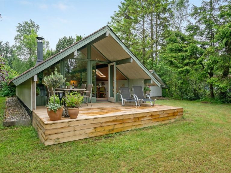 "Hilla" - 31km from the sea | Boeken bij Flickmyhouse