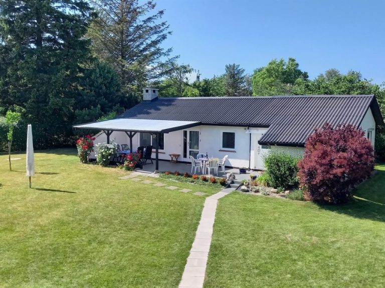 "Merit" - 800m from the sea | Boeken bij Flickmyhouse