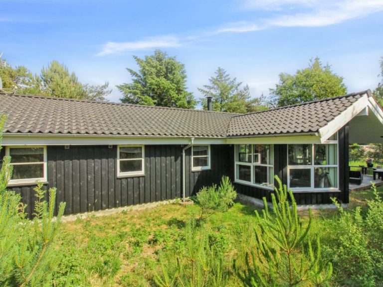 "Arlett" - 950m from the sea | Boeken bij Flickmyhouse