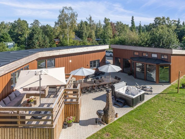 "Bjarka" - 700m from the sea | Boeken bij Flickmyhouse