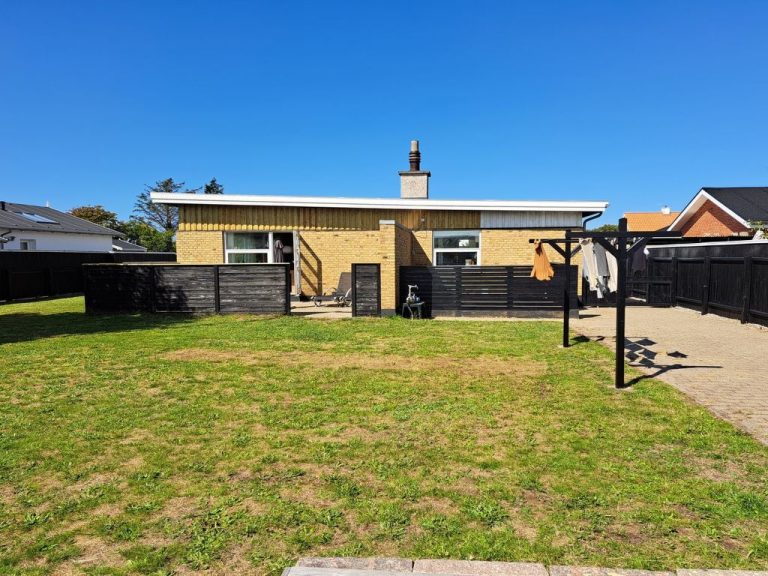 "Falk" - 900m from the sea | Boeken bij Flickmyhouse