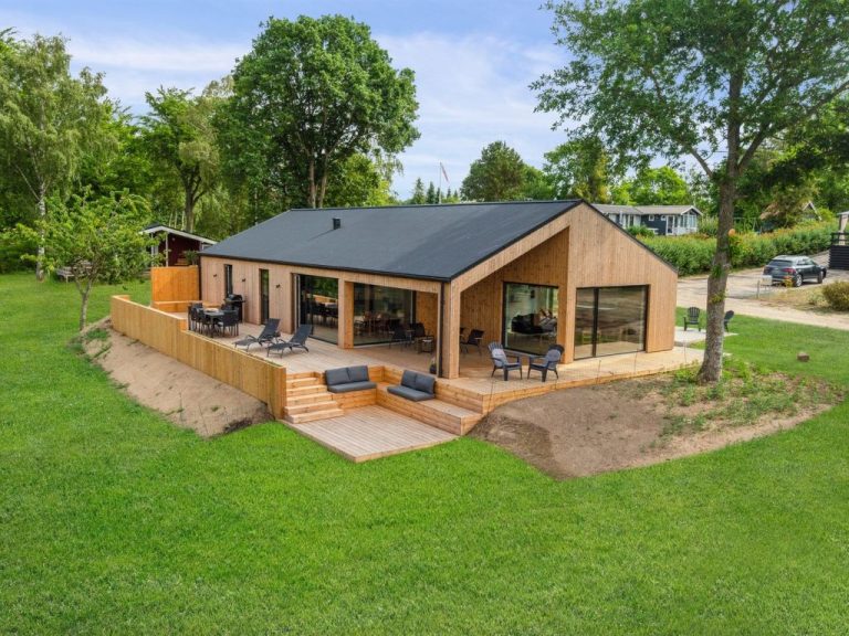 "Edina" - 350m from the sea | Boeken bij Flickmyhouse